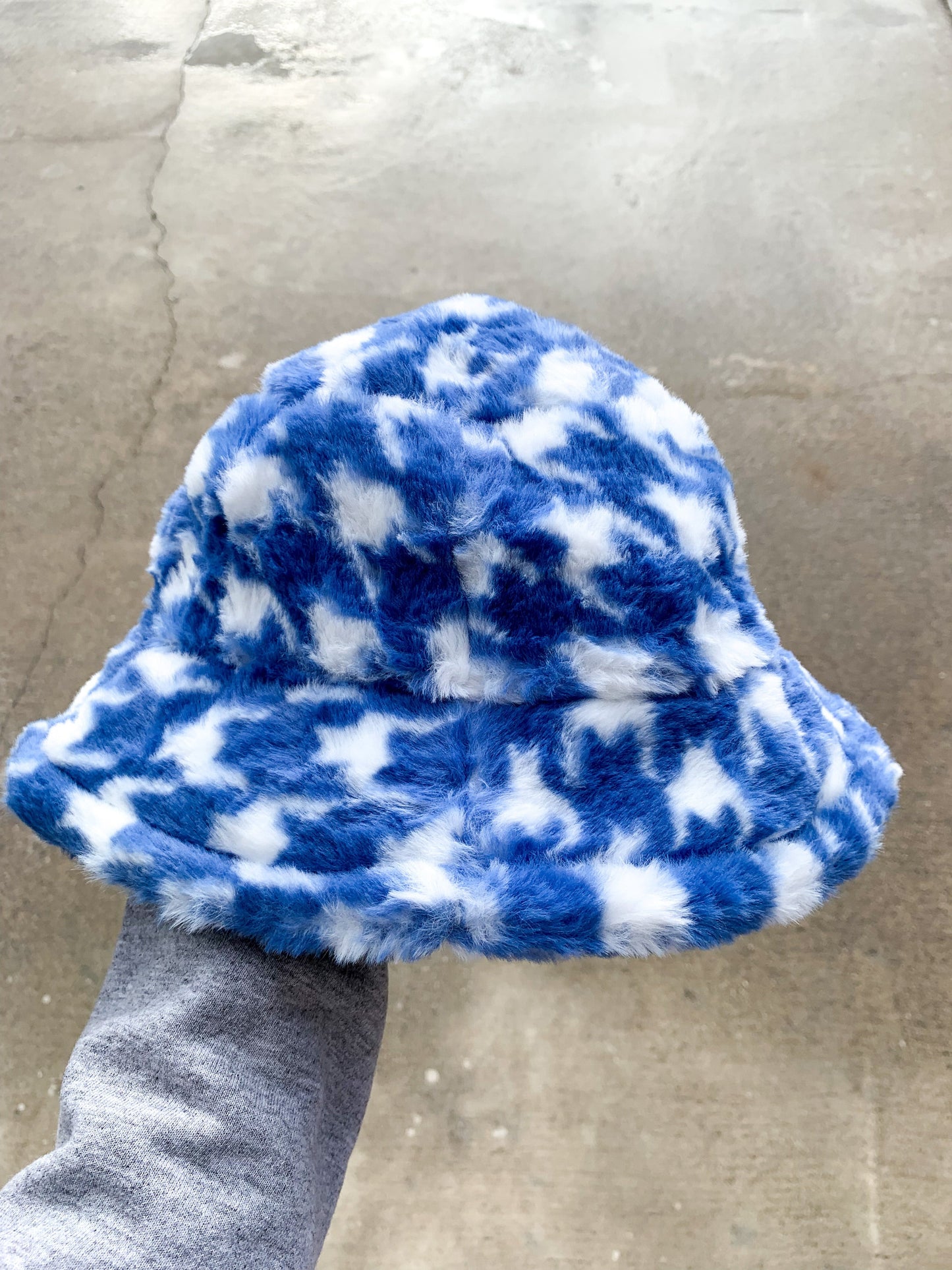 Fluffy Blue and White Patterned Print Bucket Hat