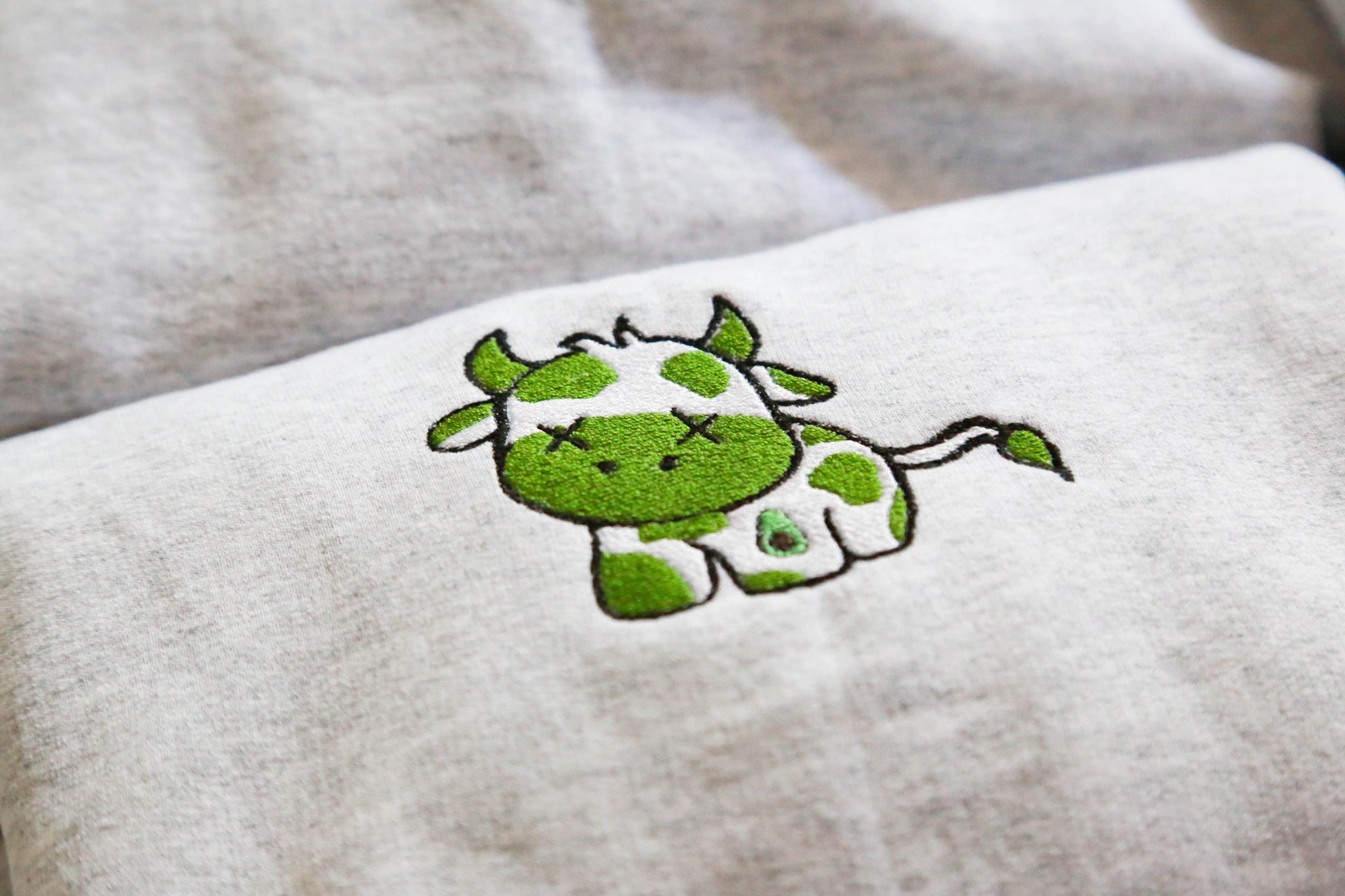 Avocado Cow Embroidered Sweatshirt – BOXEDTRENDS